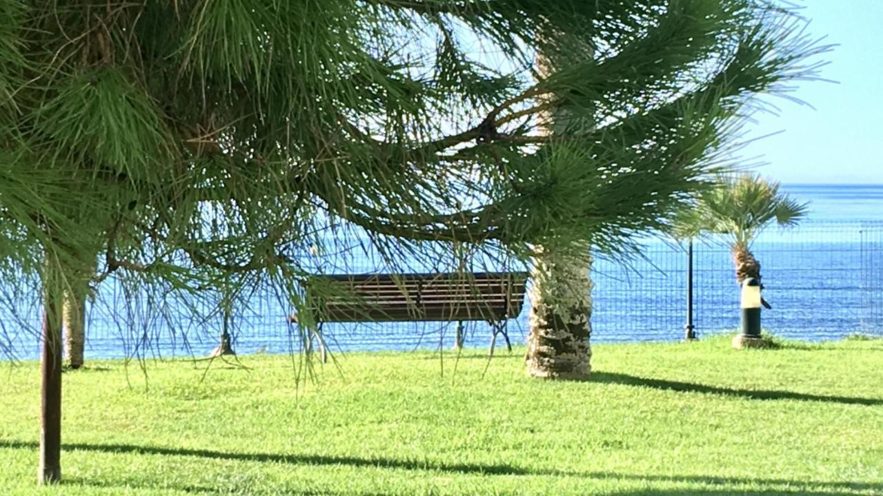 Mi Capricho A16 Beachfront Apartment Sitio de Calahonda エクステリア 写真